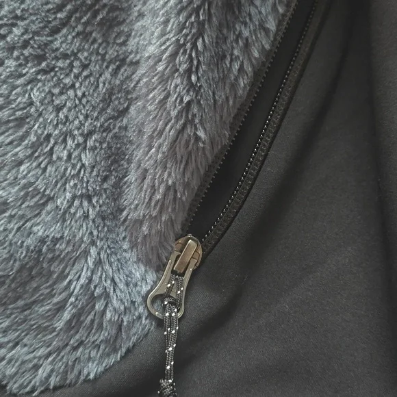 Mountain Hardwear Polartec High Loft Fleece Jacket, S & L, Retail $175.00 USD - Picture 11 of 12